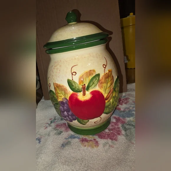 Green and Cream Biscotti Jar - Picture 2 of 6